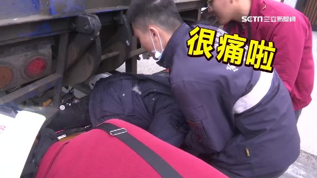 夜衝武嶺賞雪　精神不濟「插進」貨車