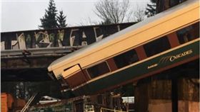 火車,脫軌,意外,華盛頓,高速公路　圖／翻攝自推特