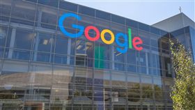  杜絕假新聞 Google將不再顯示刻意隱匿來源的新聞內容。（示意圖／Shutterstock）