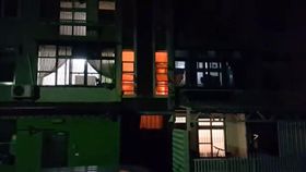 燒金紙,紙錢,火災,火警,火光,台中,樓梯口,公寓,公共危險罪
（圖／翻攝自爆料公社）