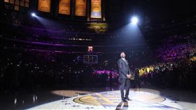 Kobe Bryant球衣退休儀式（圖／翻攝自湖人官方推特）