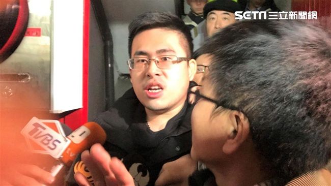 王炳忠僵持40分　律師：檢警太禮遇