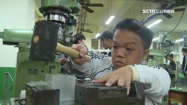人小志氣高！「小巨人」立志做工程師