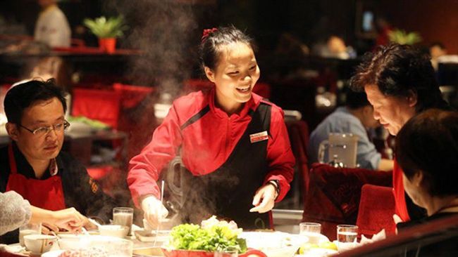 大陸海底撈玩很大　台火鍋業者氣炸了