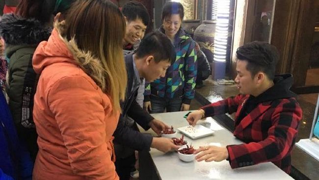 火鍋店出奇招聘人　越能吃辣薪水越高