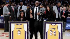 Kobe Bryant與妻子女兒一同合影（ap）