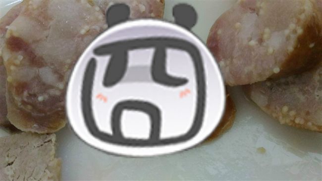 香腸內驚見白色顆粒　他嚇到吃手手…