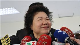 陳菊發表新書　感慨往事如雲煙高雄市長陳菊的新書「我的內話、陳菊4000天」，揭露不少過去市長初選時的祕辛等，她19日表示，縱使有很多感慨，「往事如雲煙、是非恩怨都已過去了。」中央社記者王淑芬攝　106年12月19日