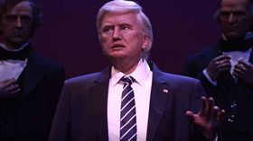 迪士尼推川普機器人 網友直呼好可怕。（圖／翻攝自YouTube Attractions Magazine）