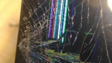 螢幕摔裂了怎辦？這種玻璃可自我修復