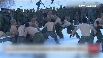 美韓海軍陸戰隊雪中肉搏　記者看傻眼