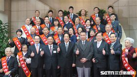 行政院長賴清德接見「106年度全國好人好事代表」。（記者盧素梅攝）