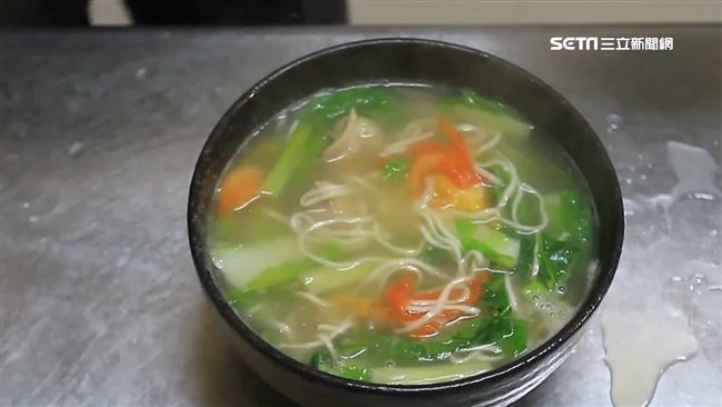 吃愛心麵遭大媽狠酸　老闆娘霸氣回嗆