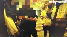 菲男尼爾帶女友來台自由行，兩人來到台北市西門町逛街，手上雨傘戳到前方的台籍男子，對方轉頭飆罵三字經，丹尼回嗆：「Fuck You！」，雙方大打出手，最後不歡而散（翻攝畫面）