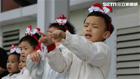 花蓮／萌兒警局報佳音  警察爸媽感動爆表
翻攝畫面