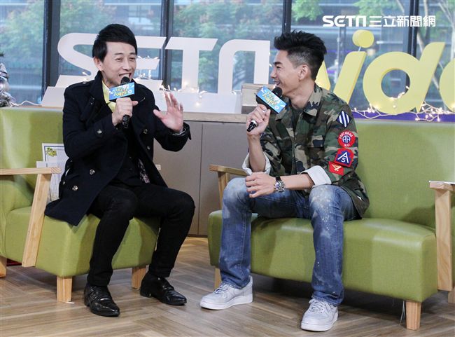 孔令奇上「安安大明星」直播宣傳新專輯。（記者邱榮吉/攝影）