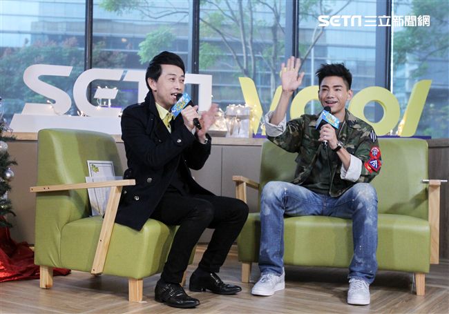 孔令奇上「安安大明星」直播宣傳新專輯。（記者邱榮吉/攝影）