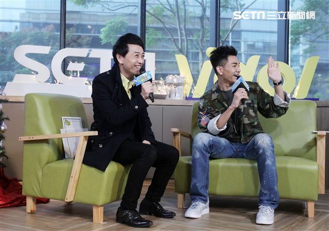 孔令奇上「安安大明星」直播宣傳新專輯。（記者邱榮吉/攝影）