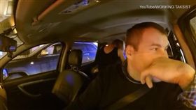 俄羅斯,莫斯科,男女在計程車上做愛,車震（圖／翻攝自YouTube）