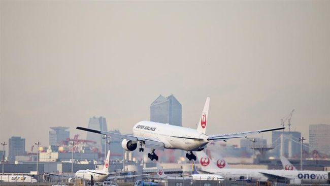 日航國內線客機引擎故障　金屬片掉落