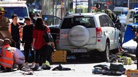 墨爾本發生汽車衝撞行人事件，至少19人受傷。（圖／翻攝news.com.au網站）