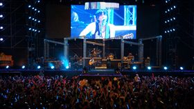 救墾丁觀光　縣府協助春浪回歸音樂季屏東縣政府發言人黃建嘉21日表示，「春浪」仍然看好墾丁市場，希望回歸墾丁音樂季，縣政府將協助「春浪」回歸，場地不會在以往的恆春機場，目前還在協調場地。圖為2014年「春浪」在墾丁音樂季。（資料照片）中央社記者郭芷瑄攝　106年12月21日