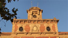 加泰隆尼亞議會改選加泰隆尼亞21日將選出新議會，根據先前媒體民意調查，支持與反對獨立兩派彼此差距不大，選後議會可能仍很分裂，不利於組成新的區政府。中央社記者曾依璇巴塞隆納攝  106年12月21日