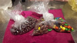 夜市2包巧克力455元　店家批抹黑