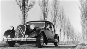 雪鐵龍將展出開拓前驅車歷史的TRACTION AVANT。（圖／翻攝CITROEN官網）