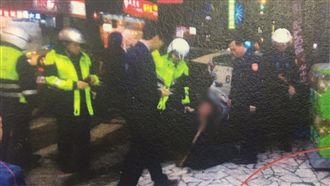 醉漢鬧超商　路人一個Move制伏他