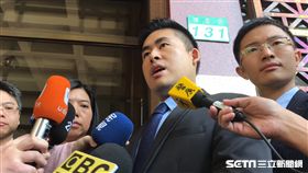 王炳忠北檢提告（圖／記者潘千詩攝影）