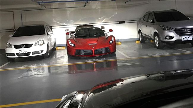 馬王降臨停車場　「上億氣場」好嚇人