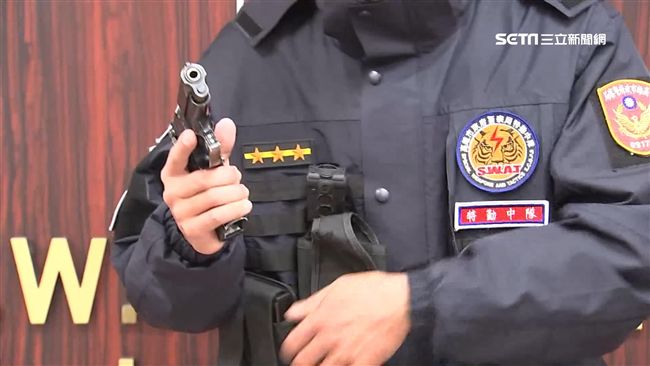 禦寒高效率　警察添「衝鋒衣」新裝備