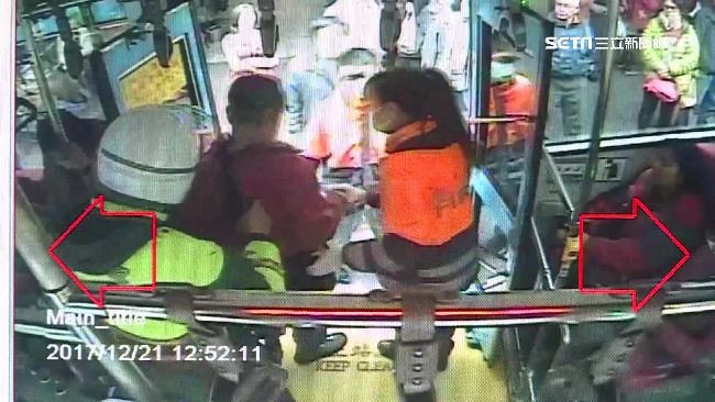 翁疑天冷突暈眩　公車司機即刻救援