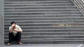 壓力,沮喪,分手,難過,憂鬱,哭泣,戴綠帽（圖／攝影者aaayyymm eeelectriik　CC License／網址http://bit.ly/2ghCH6x）