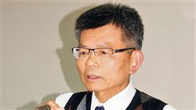 楊秋興談陳菊新書（2）高雄市長陳菊推新書「花媽心內話：陳菊4000天」，前高雄縣長楊秋興（圖）22日在高雄召開記者會表示，書中有關「秋菊之爭」的段落，內容與事實多所不符，他無法接受。中央社記者程啟峰高雄攝　106年12月22日