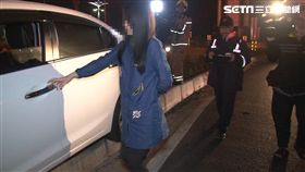 美魔女酒駕下國道 轉彎不慎衝撞分隔島