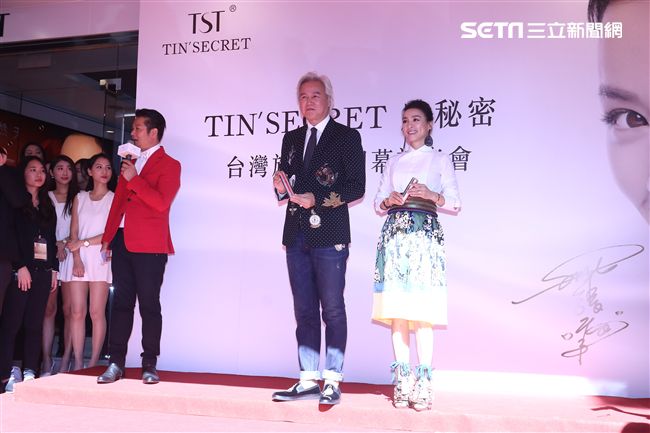 張庭、林瑞陽台北展店  陸粉跨海來追星[20171223台北訊] 