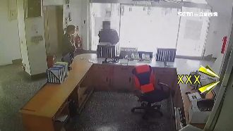 被上銬記恨！醉男進警局怒譙結果..