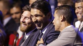 ▲梅西（左）帶領巴塞隆納要作客C羅（右）領軍的皇馬。（圖／美聯社／達志影像）