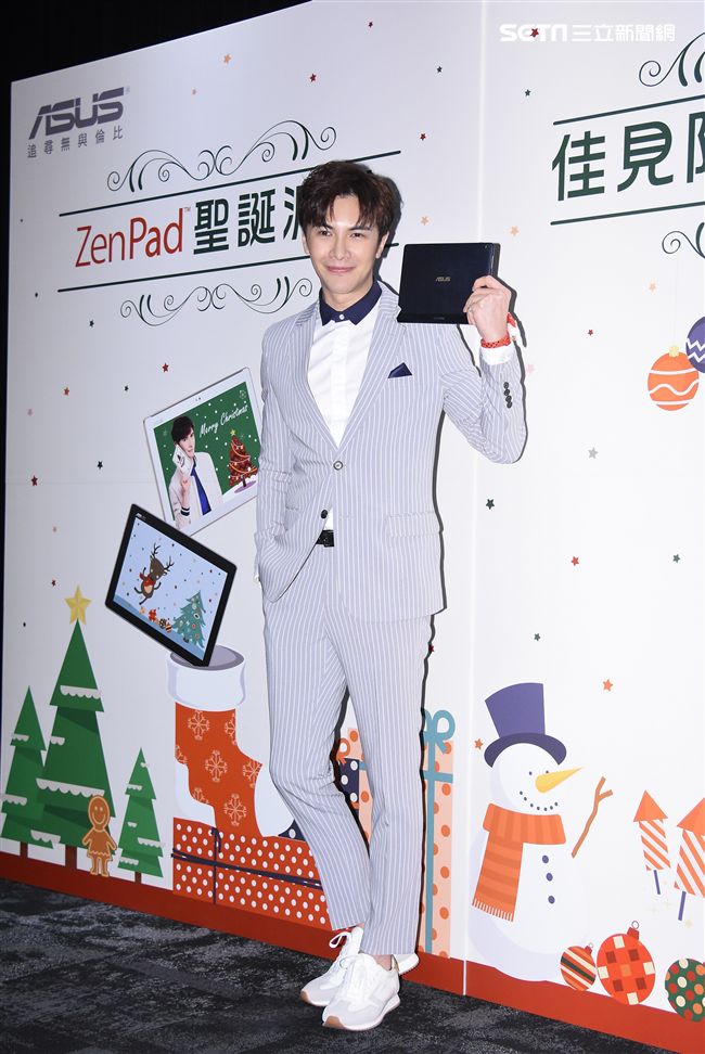 謝佳見出席平板體驗活動與粉絲同樂