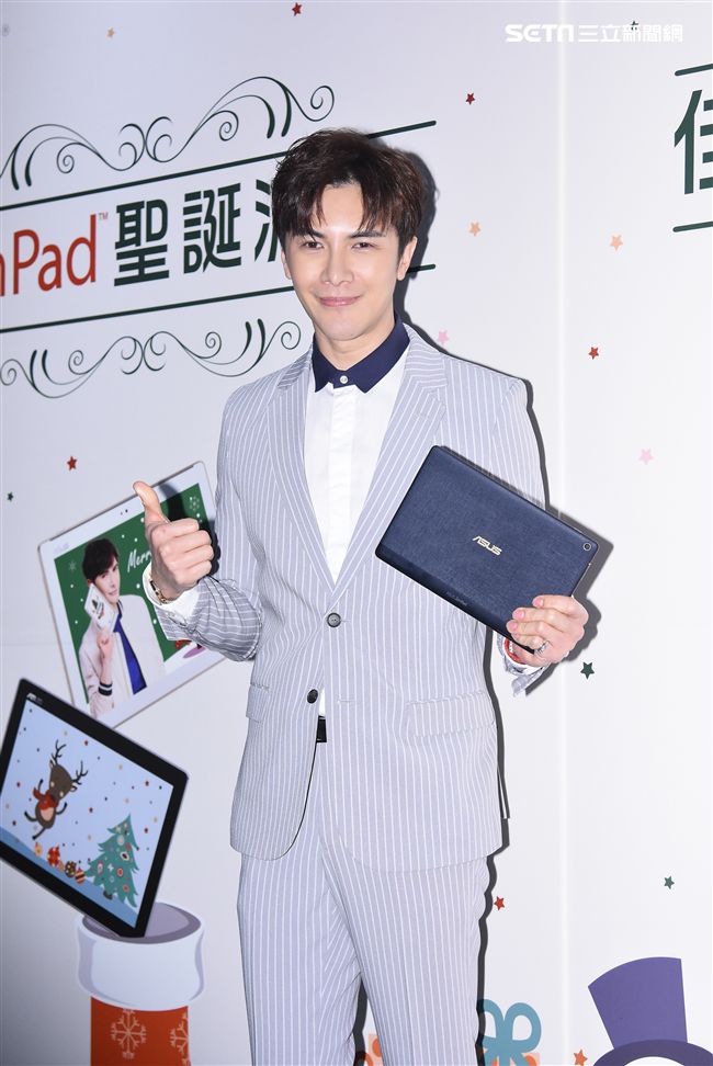 謝佳見出席平板體驗活動與粉絲同樂