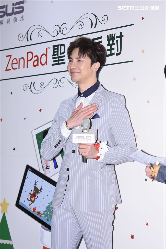 謝佳見出席平板體驗活動與粉絲同樂