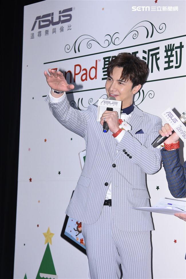 謝佳見出席平板體驗活動與粉絲同樂