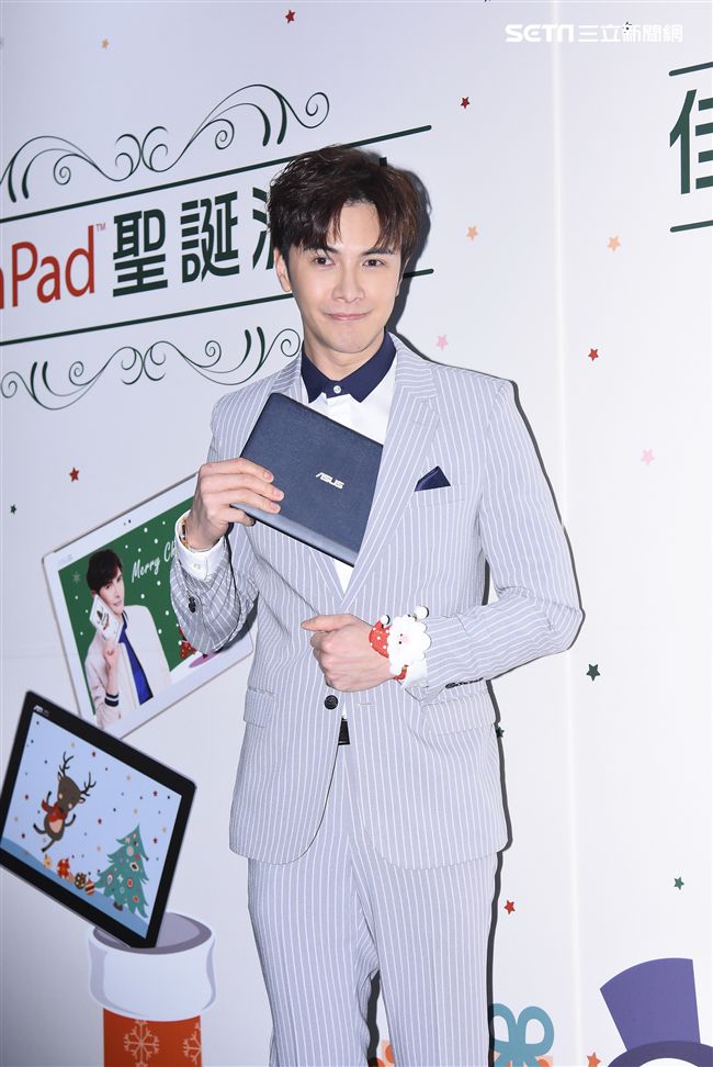 謝佳見出席平板體驗活動與粉絲同樂