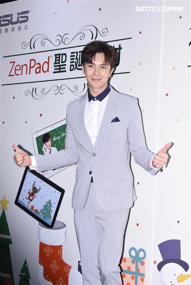 謝佳見出席平板體驗活動與粉絲同樂