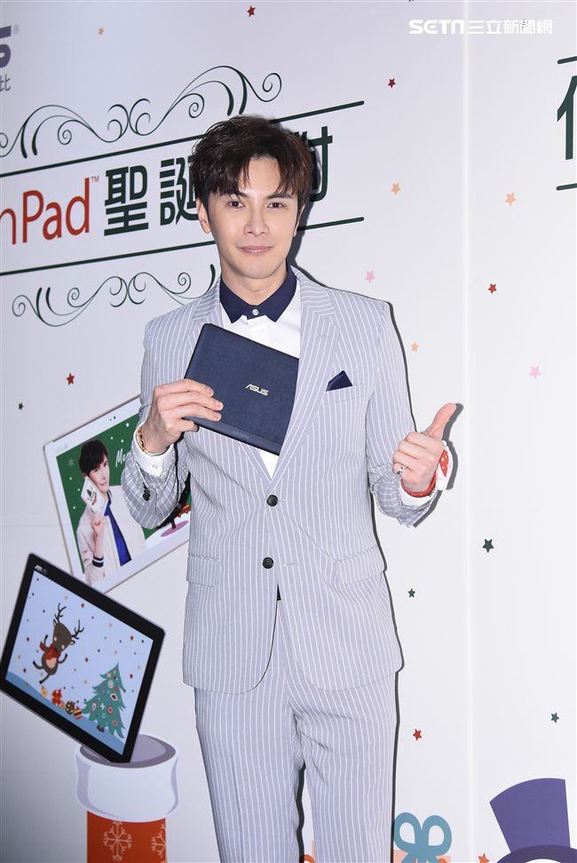 謝佳見出席平板體驗活動與粉絲同樂