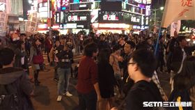 勞基法修惡大遊行解散後，警方清場和民眾發生衝突(圖/記者張之謙攝)