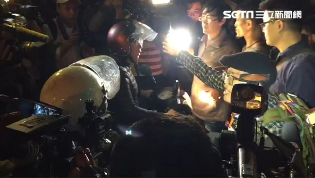 勞團佔道路打游擊戰　和用路人起衝突