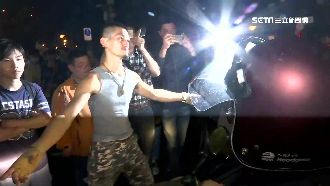 肉身擋車、躺班馬線！遊行變調擾交通